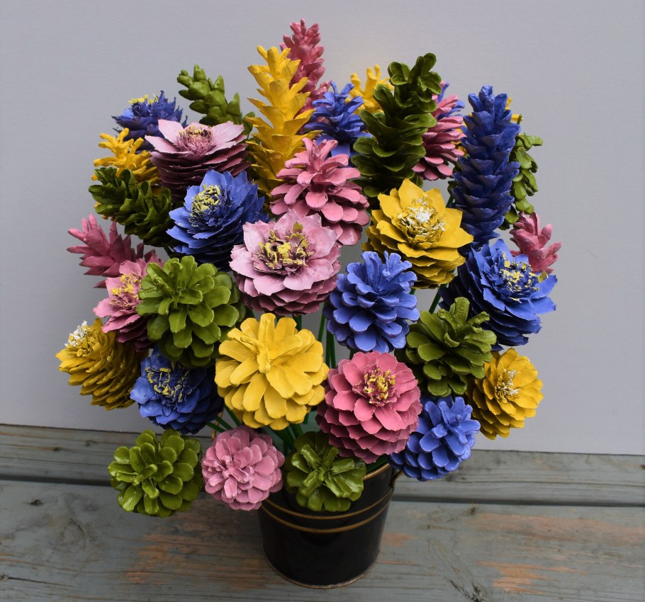 Цветы из шишек