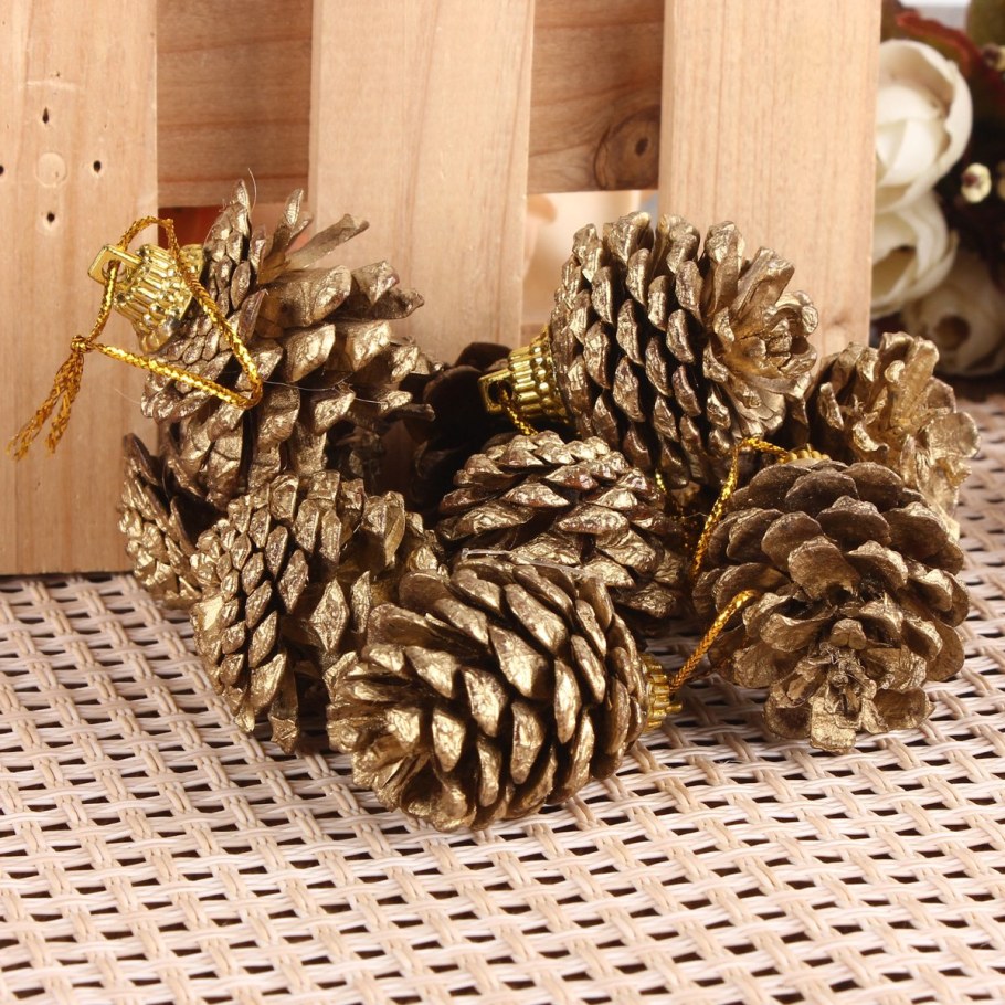 Композиция из сосновых шишек