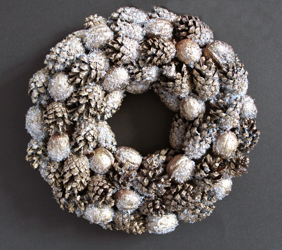 Веночки из шишек