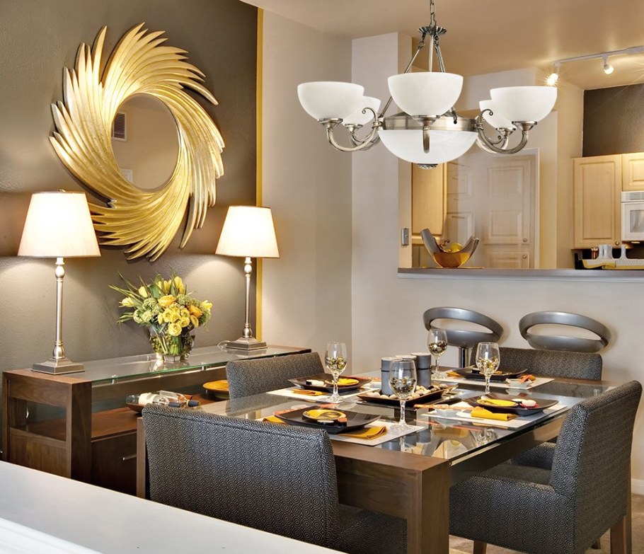 Золотая люстра в интерьере