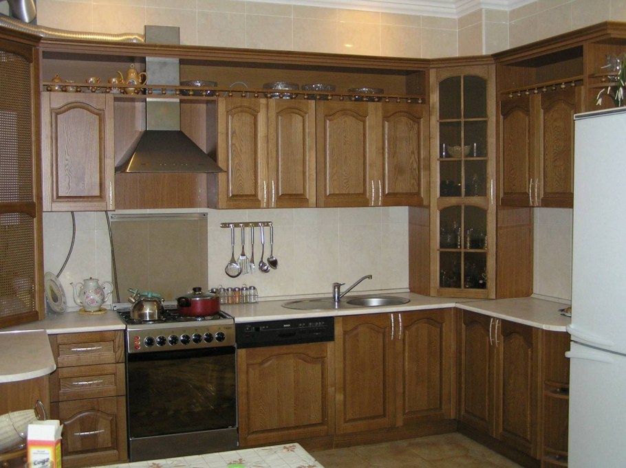 Кухни цвета орех