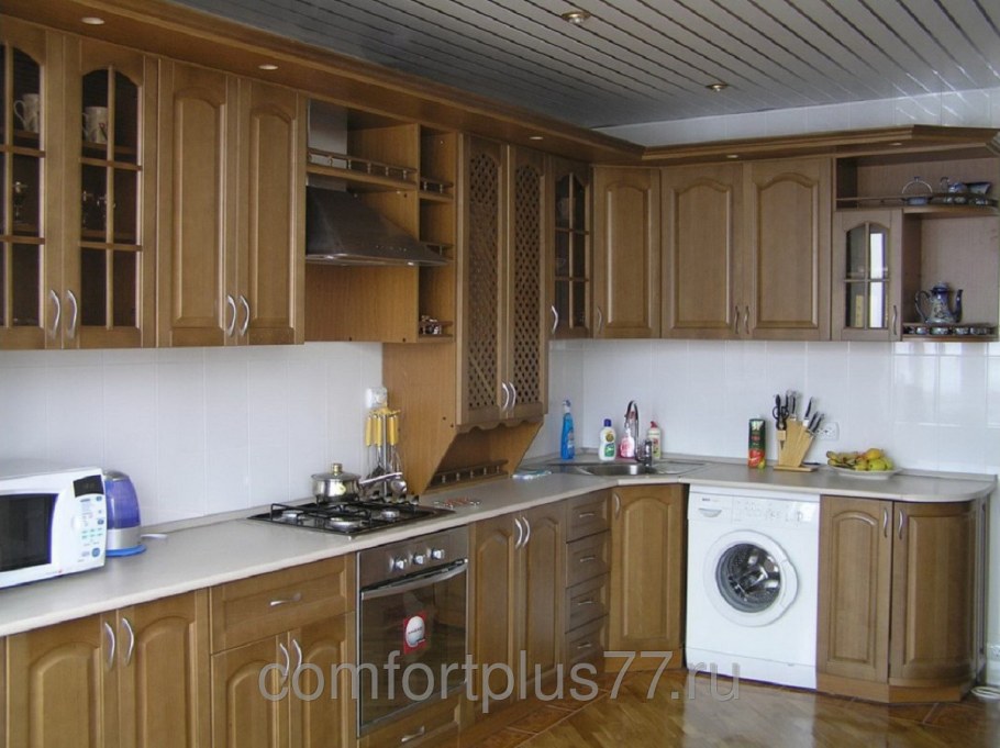 Угловая кухня под дерево