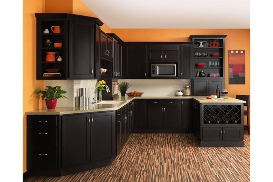 Кухня в темном цвете