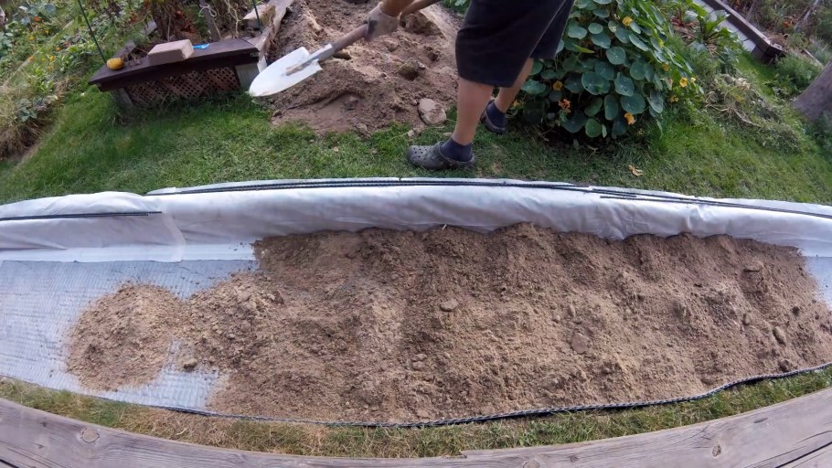 Демонтаж поребрика и тропинки