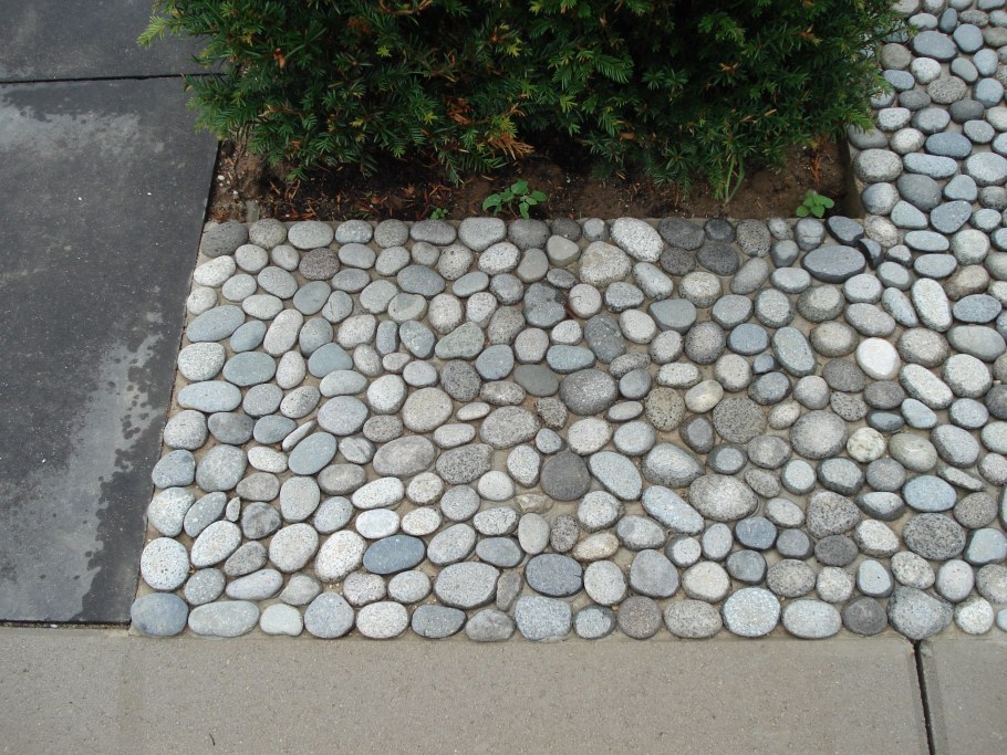 Дорожки из камня на даче