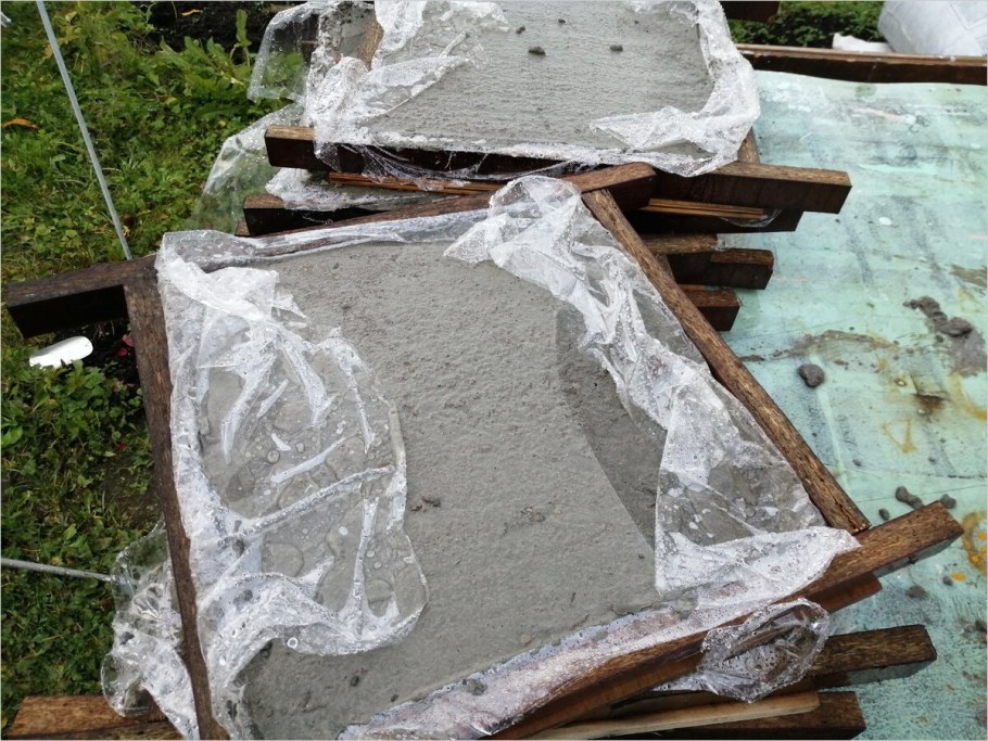 Дорожка из цементных пакетов