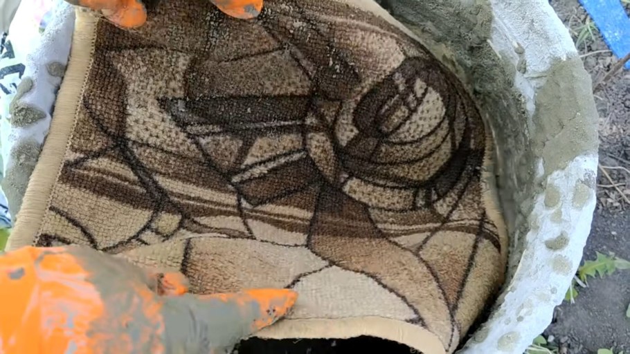 Дорожки из ковра и цемента