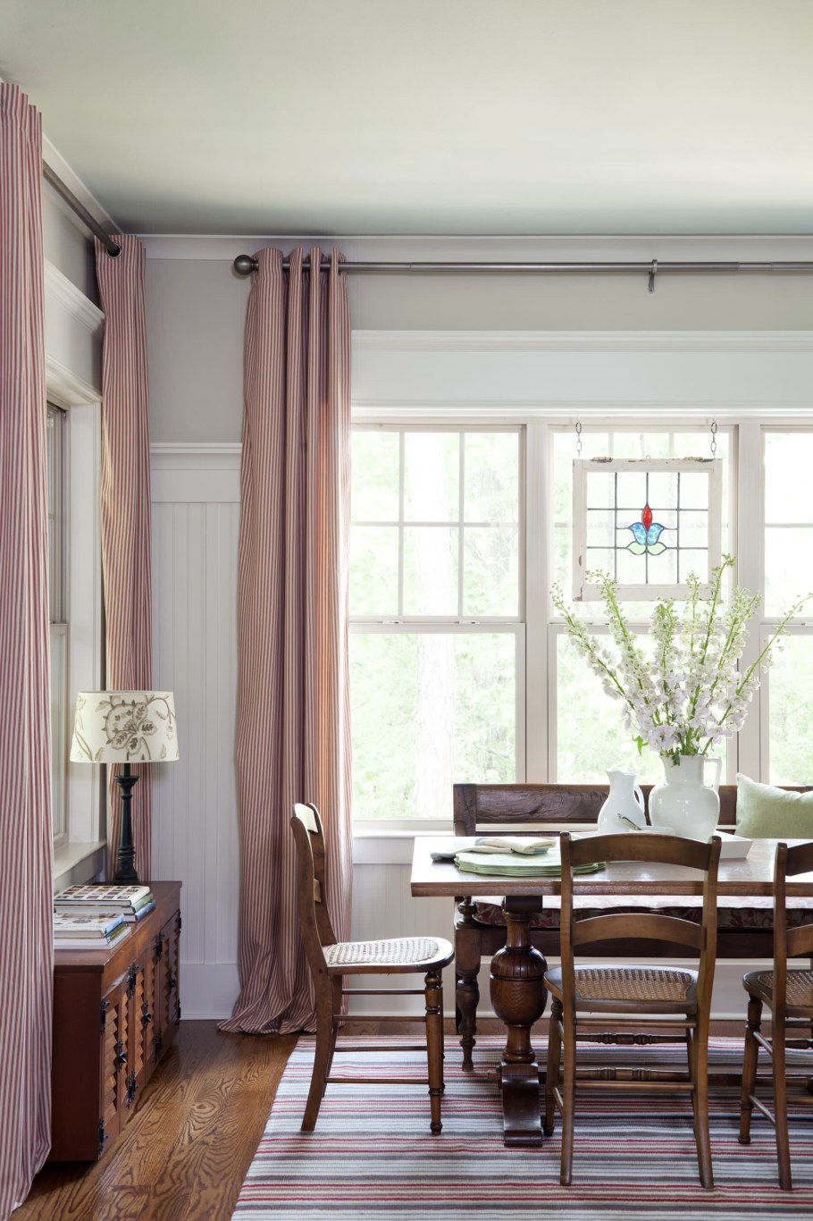 Карнизы в современном интерьере