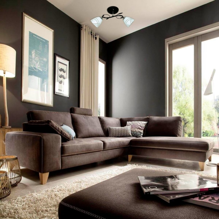 Коричневый диван в интерьере
