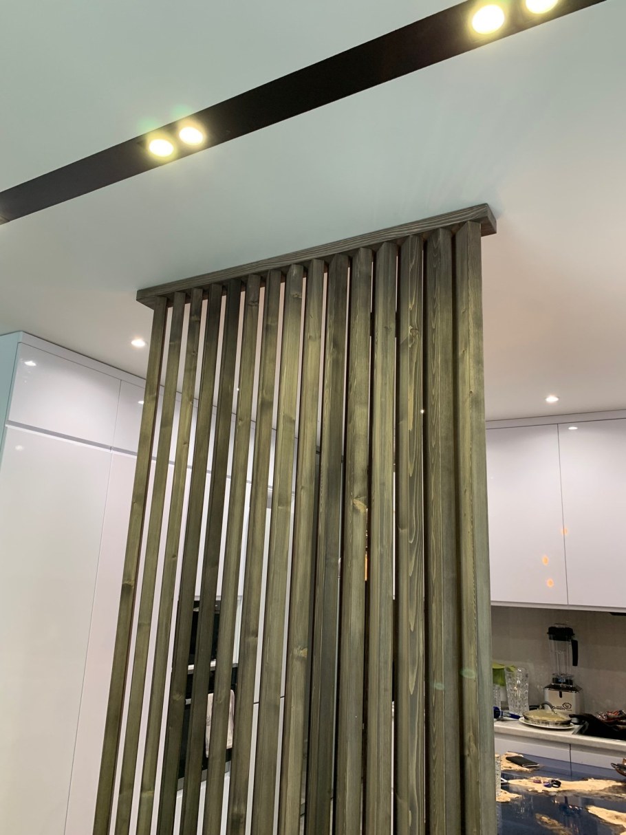 Деревянные рейки в интерьере