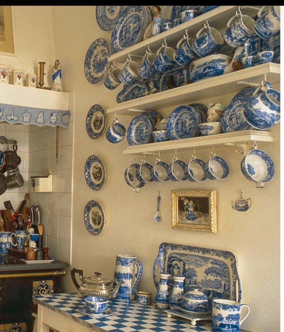 Гжель в интерьере кухни
