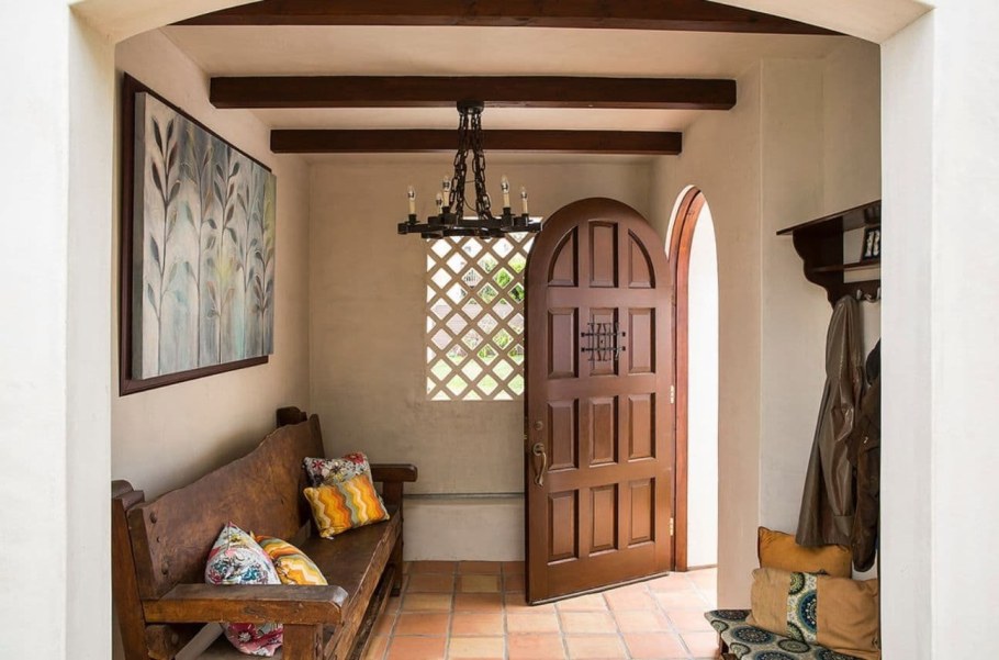 Двери в средиземноморском стиле