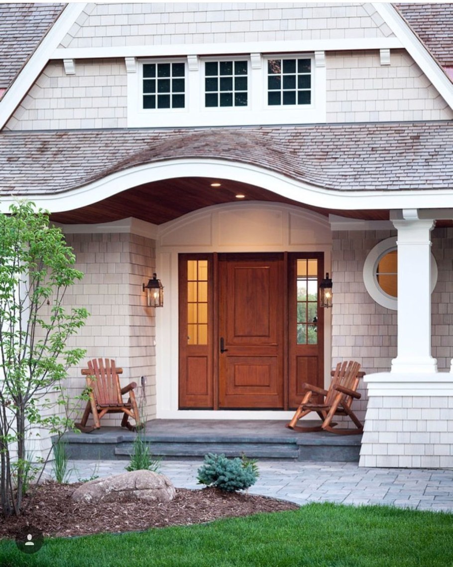 Крыльцо в загородном доме