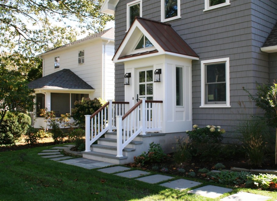 Домик с крыльцом