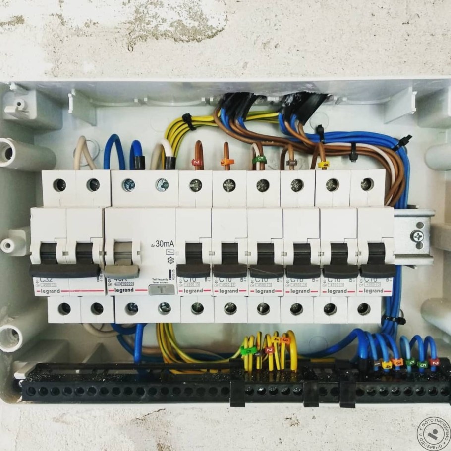 Щит распределительный для гаража с трансформатором на 12 вольт