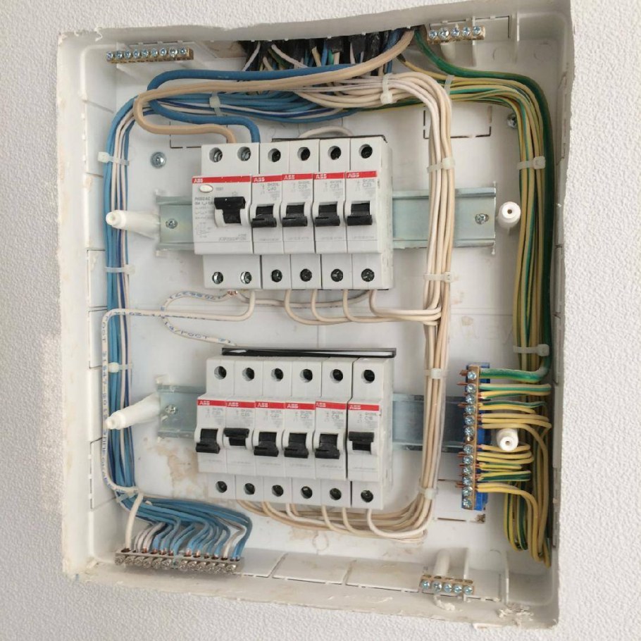 Щит распределительный квартирный расключенный