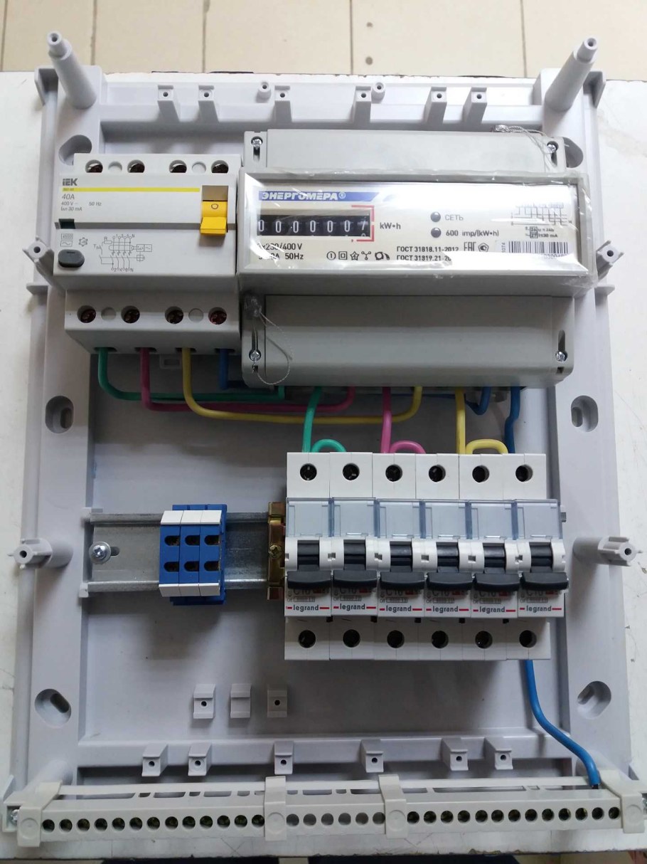 Распределительный щит в гараже 380