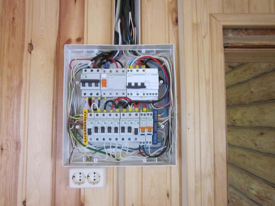 Щиток распределительный 380/220в монтаж