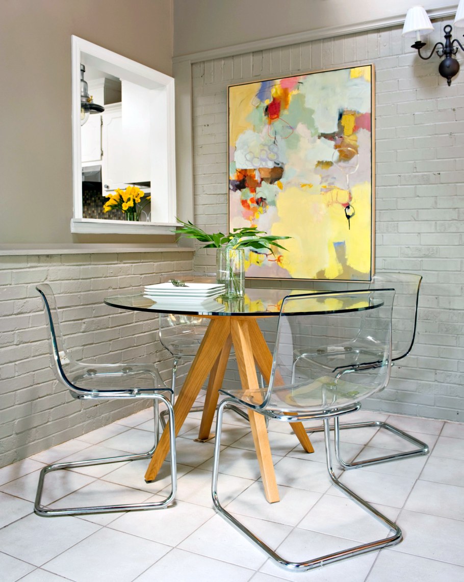 Призрачные стулья в интерьере