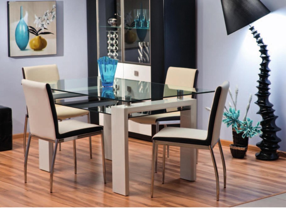 Стеклянный стол в интерьере