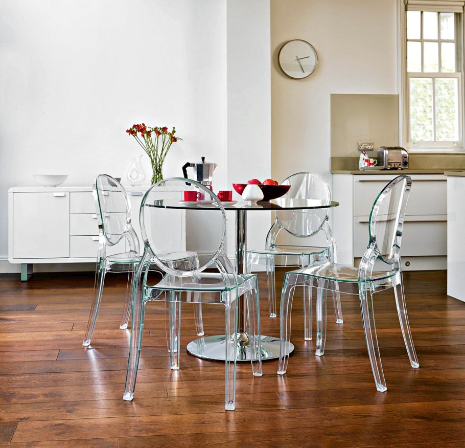 Призрачные стулья в интерьере