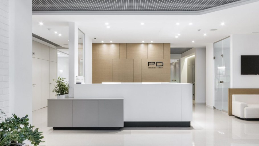 Интерьер ресепшн медицинского центра