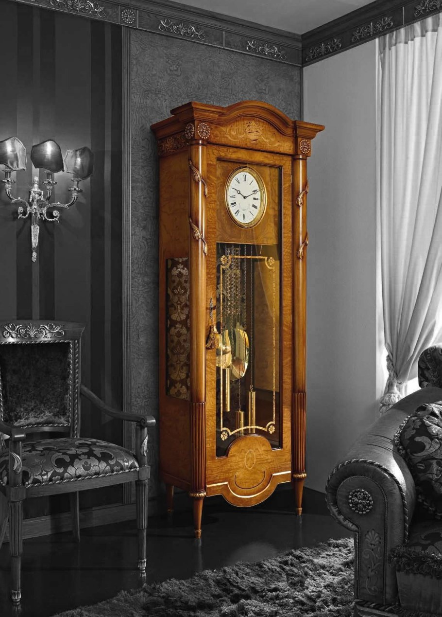 Старые напольные часы