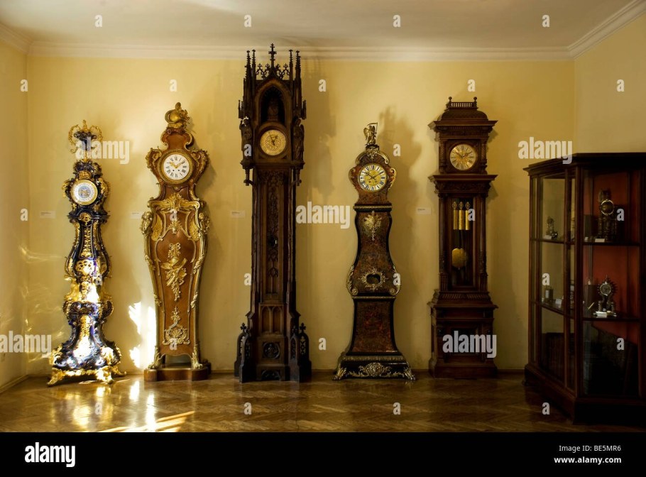 Необычные напольные часы