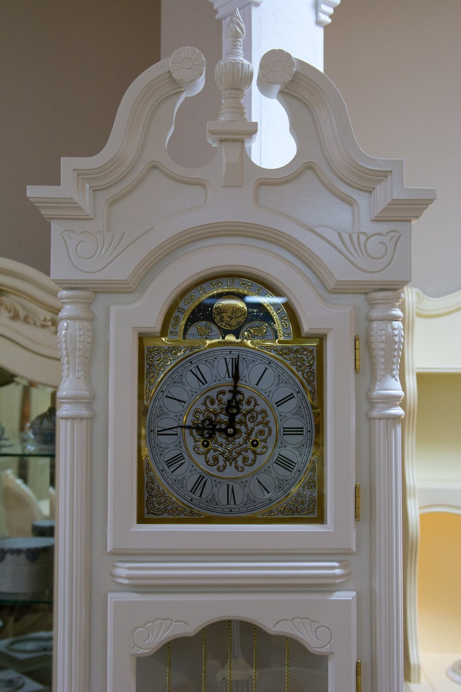 Часы напольные Колумбус белый лебедь