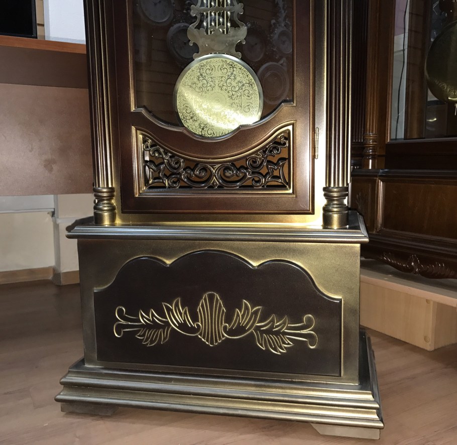 Красивые напольные часы