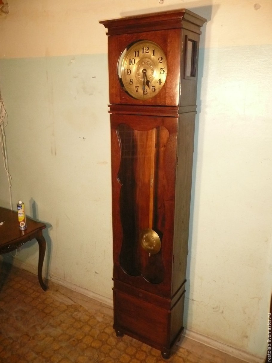 Напольные старинные часы с боем