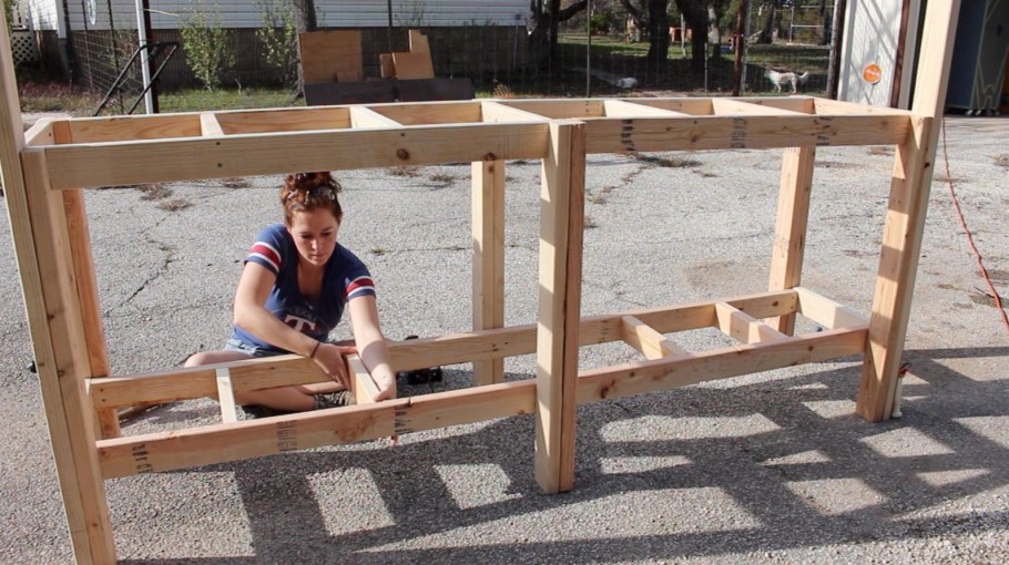 Деревянный верстак из бруса