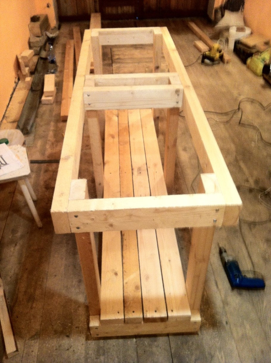 Деревянный верстак в гараж