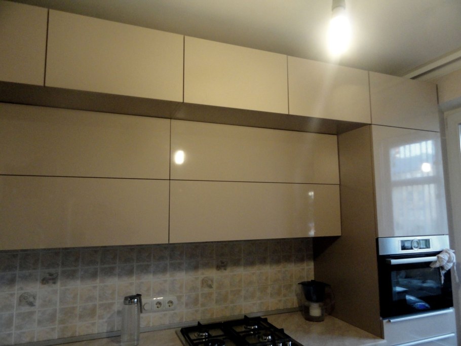 Кухня с антресолями