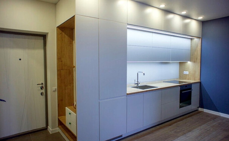 Кухни с антресолью до потолка