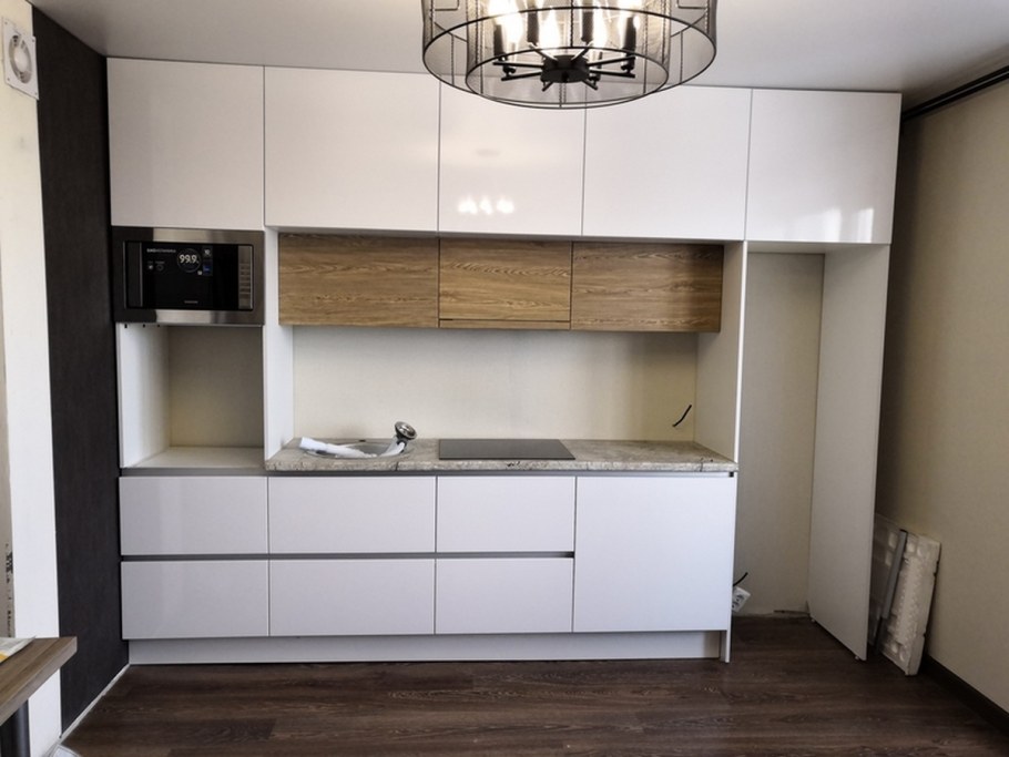 Кухни с антресолью до потолка