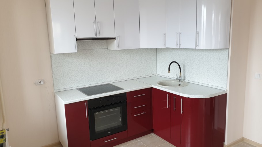 Компактная угловая кухня