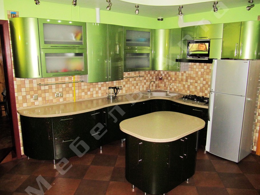 Кухонный гарнитур с радиусными фасадами