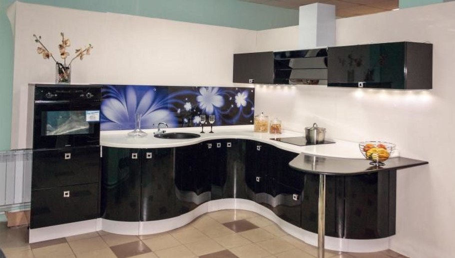 Кухня закругленная угловая