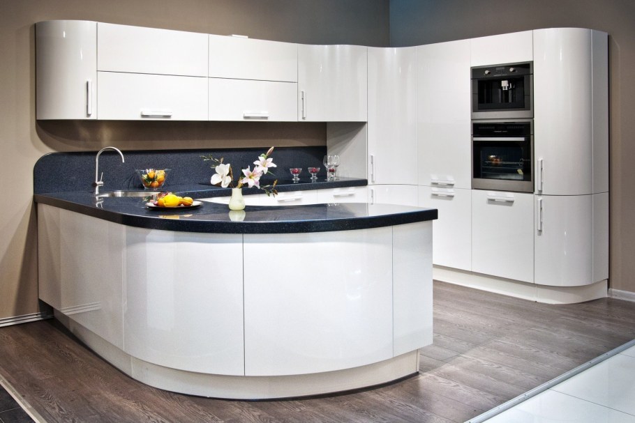 Кухонный гарнитур с радиусными фасадами