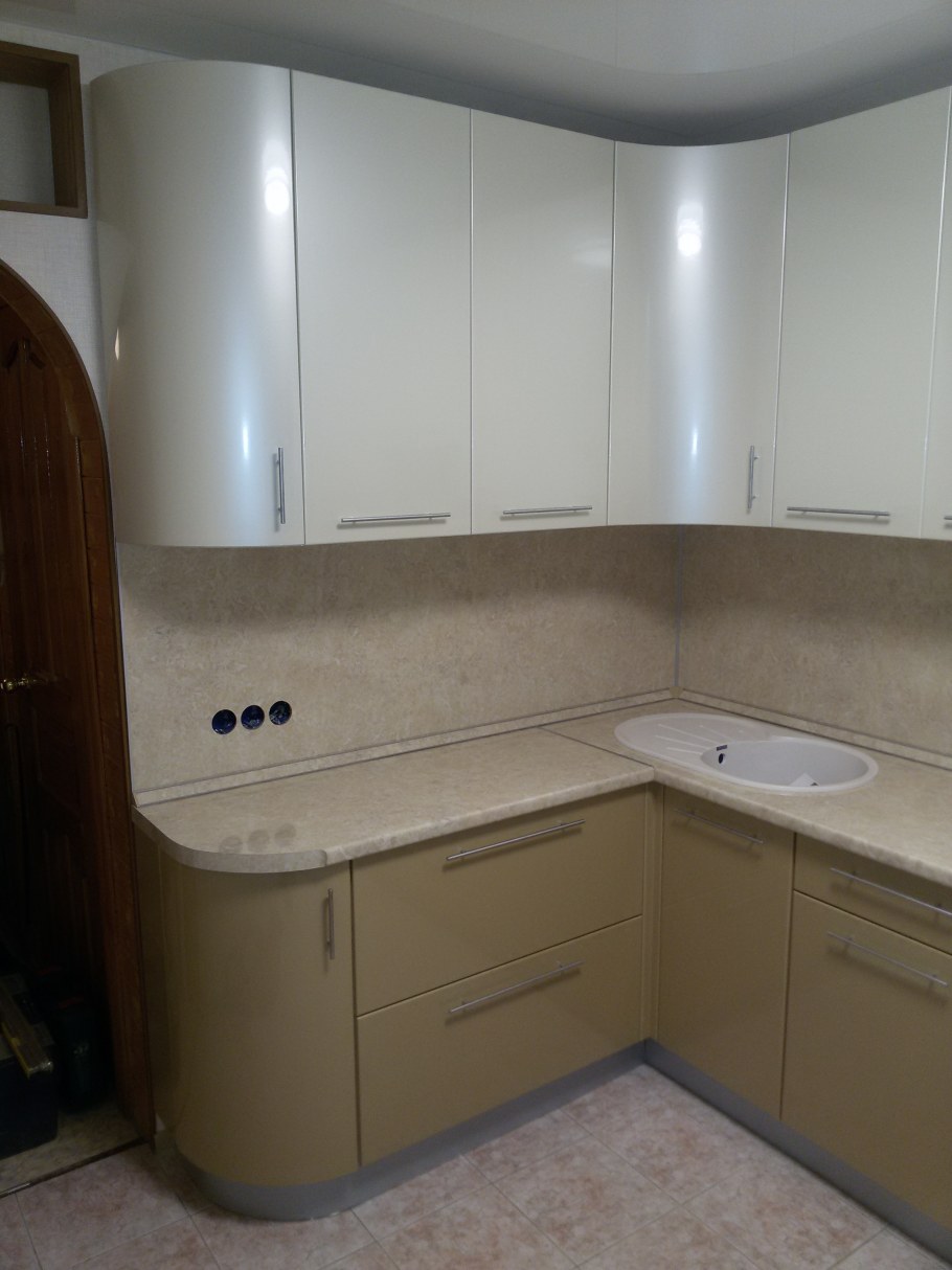 Кухонный гарнитур закругленный угловой