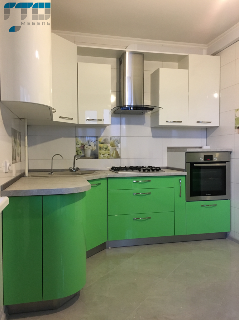 Кухня угловая с гнутыми фасадами 1.5 метра