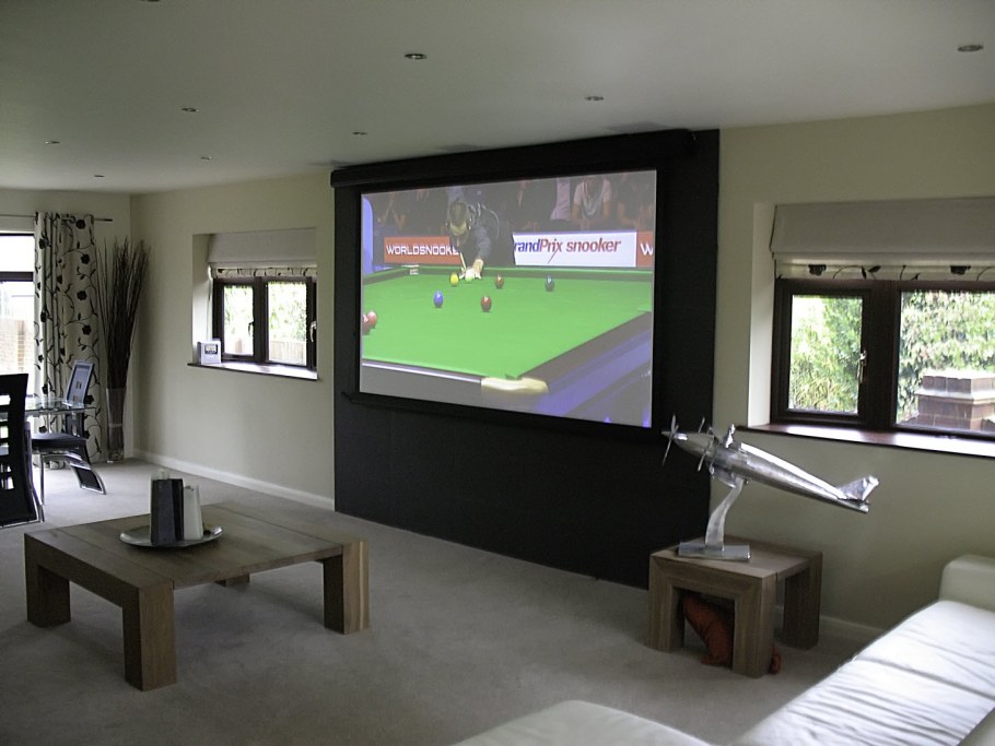 Экран для проектора в интерьере