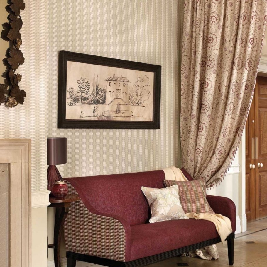 Бежевые шторы в гостиной