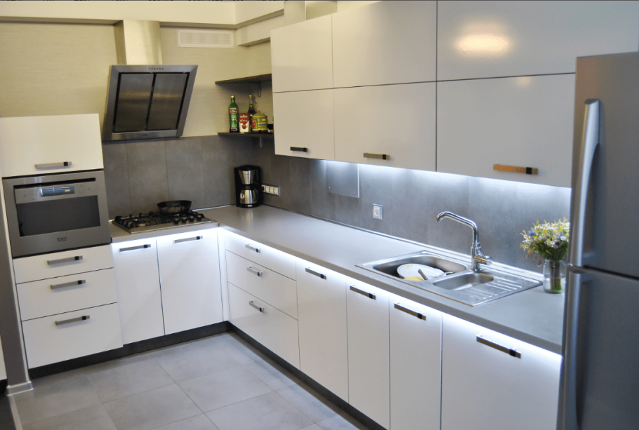 Семолина серая столешница кедр