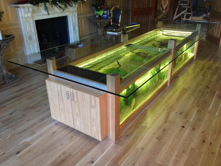 Обеденный стол аквариум
