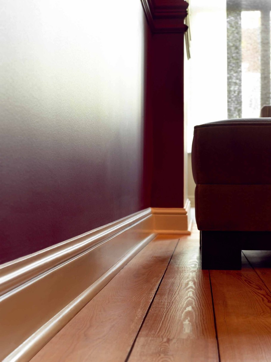 Напольный плинтус в цвет стен