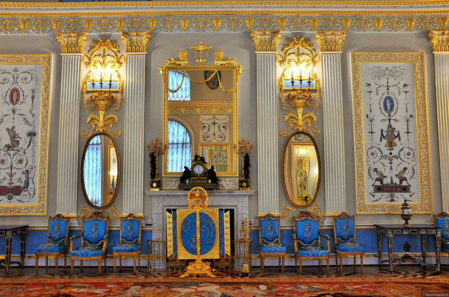 Малая белая столовая Екатерининского дворца