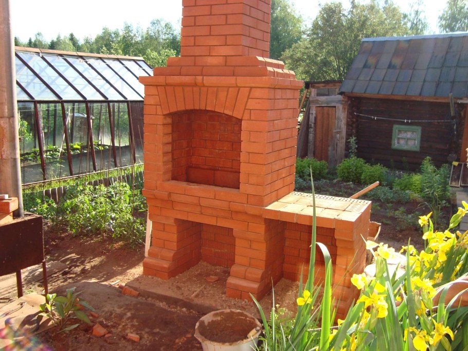 Печка-мангал из кирпича для дачи