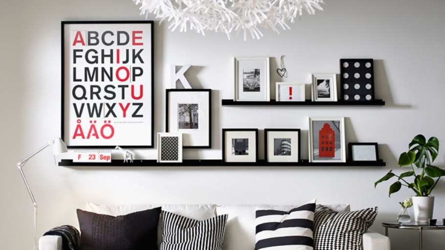 Фоторамки в интерьере гостиной